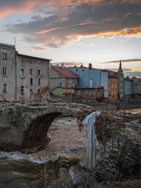 Most Świętego Jana w Lądku-Zdroju po przejściu fali powodziowej.