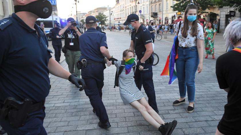 Rozmowy z osobami zatrzymanymi na protestach na Krakowskim Przedmieściu w obronie Margot, miesiąc po zdarzeniu