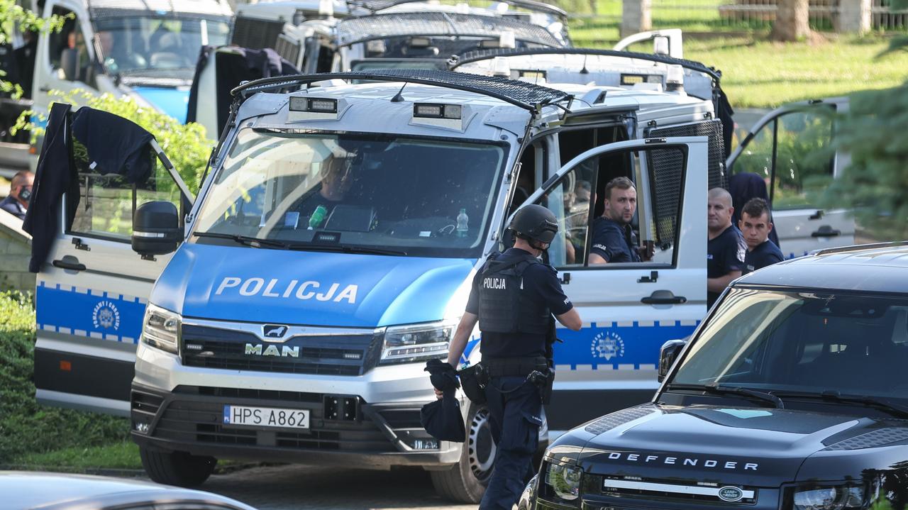 Piąta doba poszukiwań. Policja użyła ogromnych reflektorów