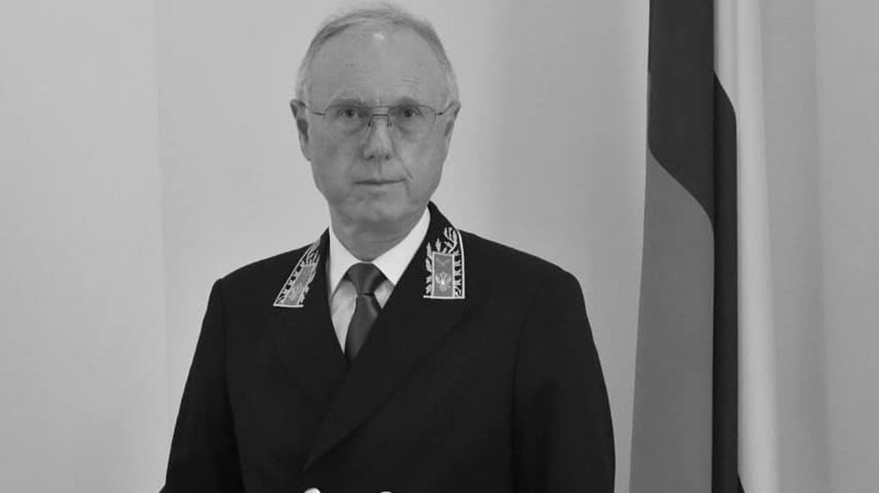 Ambasador Rosji znaleziony martwy w swojej rezydencji. 