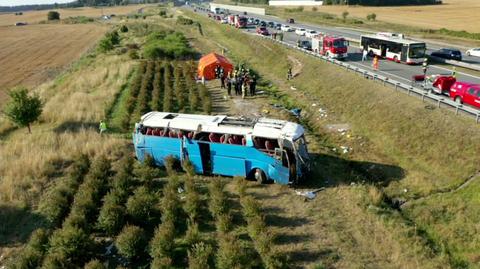 Wypadek autobusu przewożącego dzieci na autostradzie A1