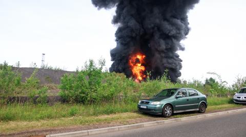 Płonie jedno z największych nielegalnych składowisk odpadów w Polsce