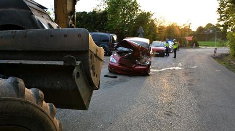 Podkarpacie. Pijany kierowca koparki zniszczył dwa samochody i motocykl (materiał z 17.05.2022)
