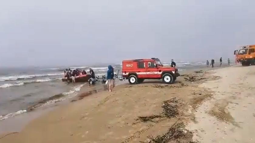 Udana akcja ratownicza na Zatoce Gdańskiej. Do wody wpadło trzech kajakarzy
