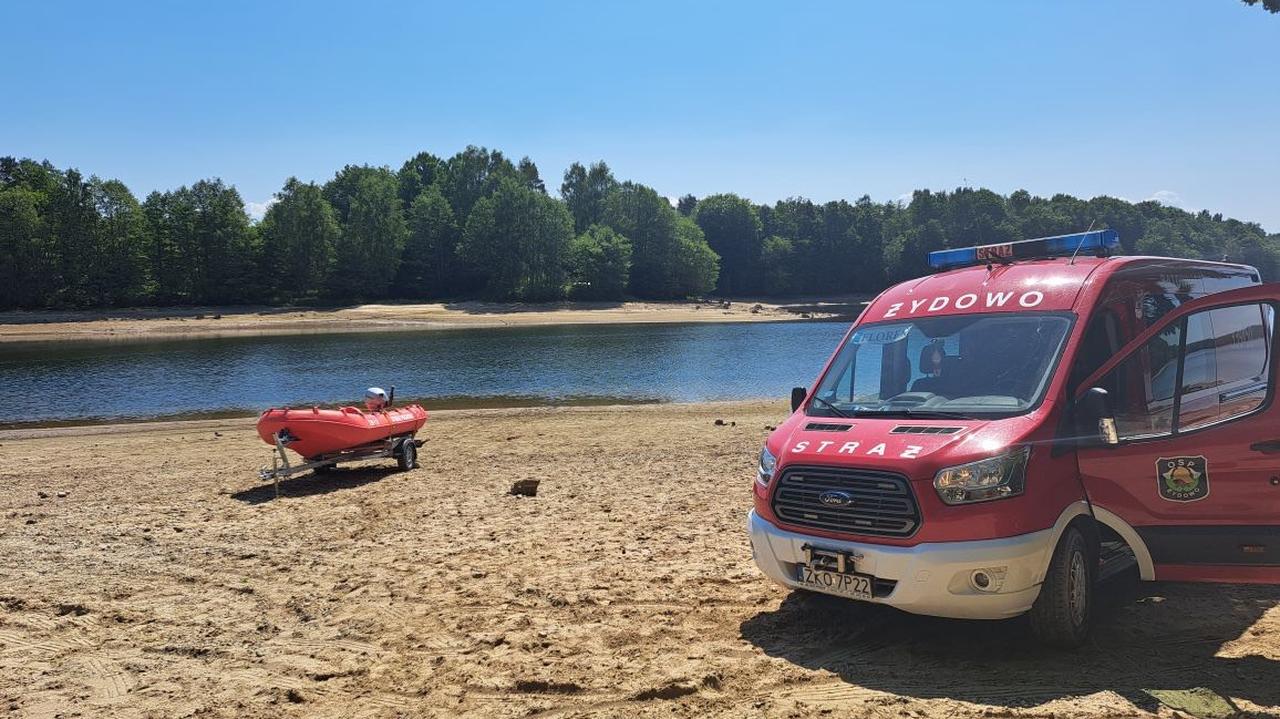 Judío.  Un niño de 14 años murió después de ahogarse en el lago.  Un bombero voluntario intervino.  el adolescente esta muerto