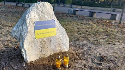 Poznań.  Symboliczne znicze ofiarom wojny w Ukrainie na dwóch cmentarzach