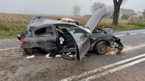 Sękowo. Auto uderzyło w drzewo. Nie żyją dwie osoby