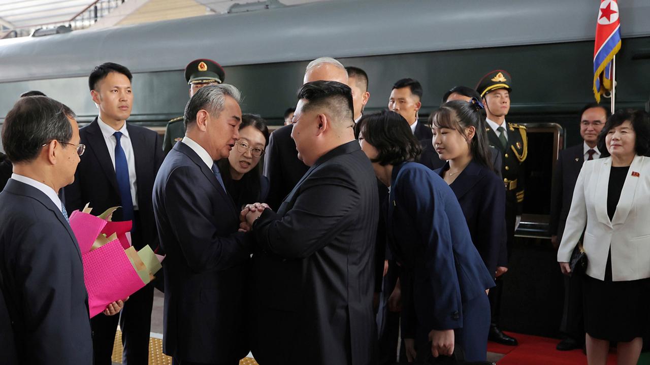 Визит Ким Чен Ына в Пекин. Взял ли он с собой своего преемника?
