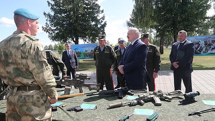 Alaksandr Łukaszenka wizytuje 5. brygadę sił specjalnych  