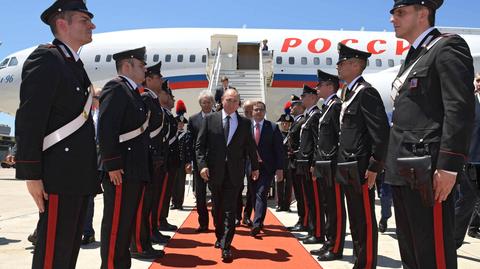 Władimir Putin opuścił pokład rządowego samolotu 