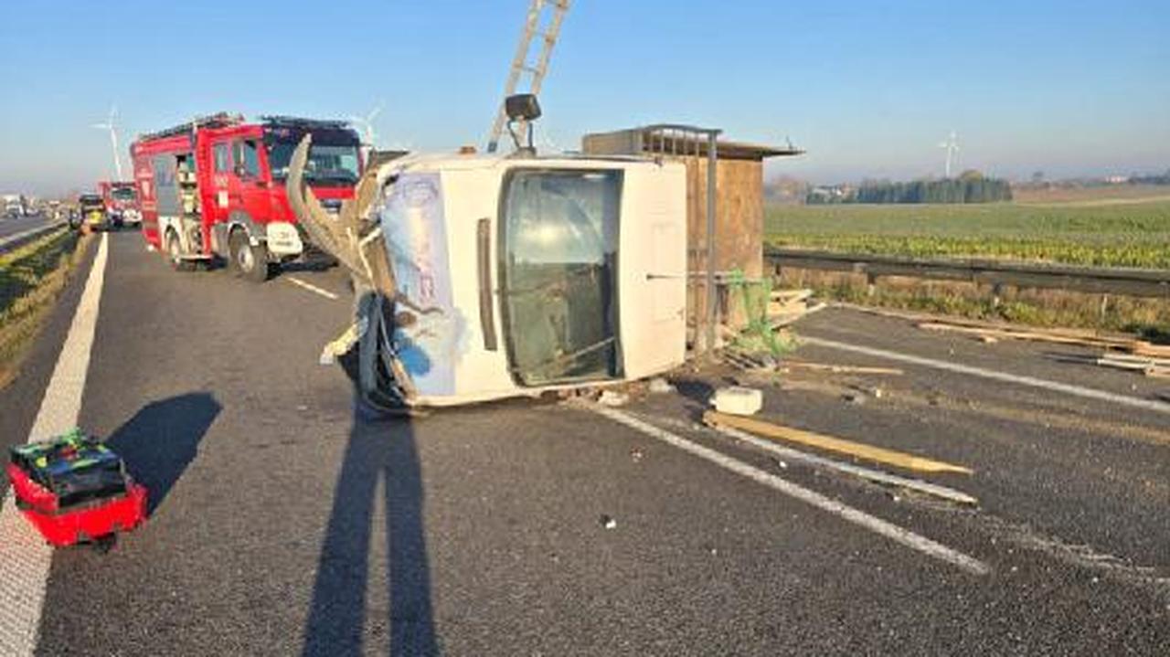 Wypadek na drodze ekspresowej. Cztery osoby ranne, w tym dzieci