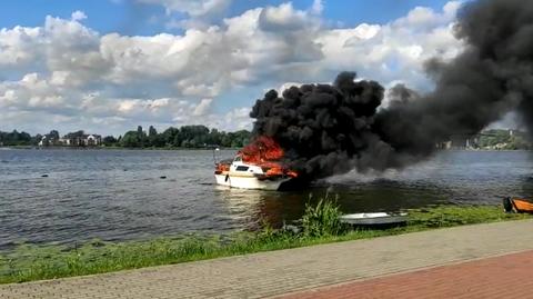 Dwie łodzie spłonęły w Ostródzie. Na pokładzie było 13 osób