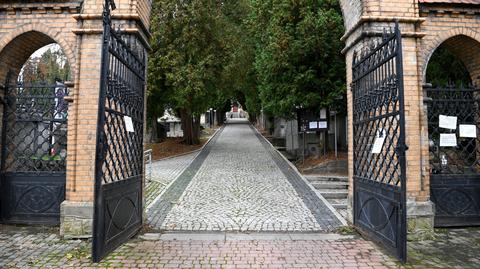 Proboszcz zamienił nekropolię w "park cmentarny"