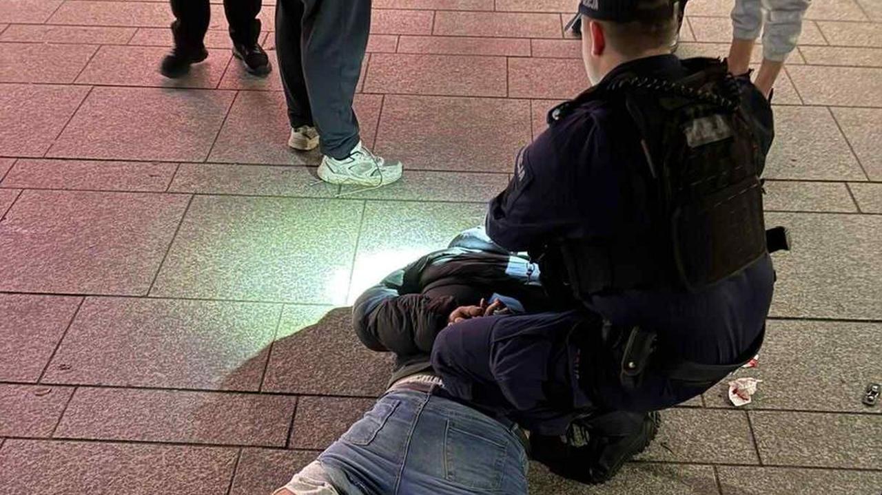 Ukradł alkohol i schował w nogawkach spodni