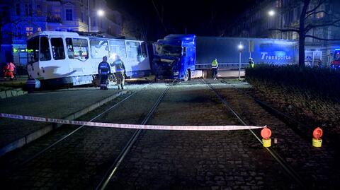 W Szczecinie samochód ciężarowy zderzył się z tramwajem 