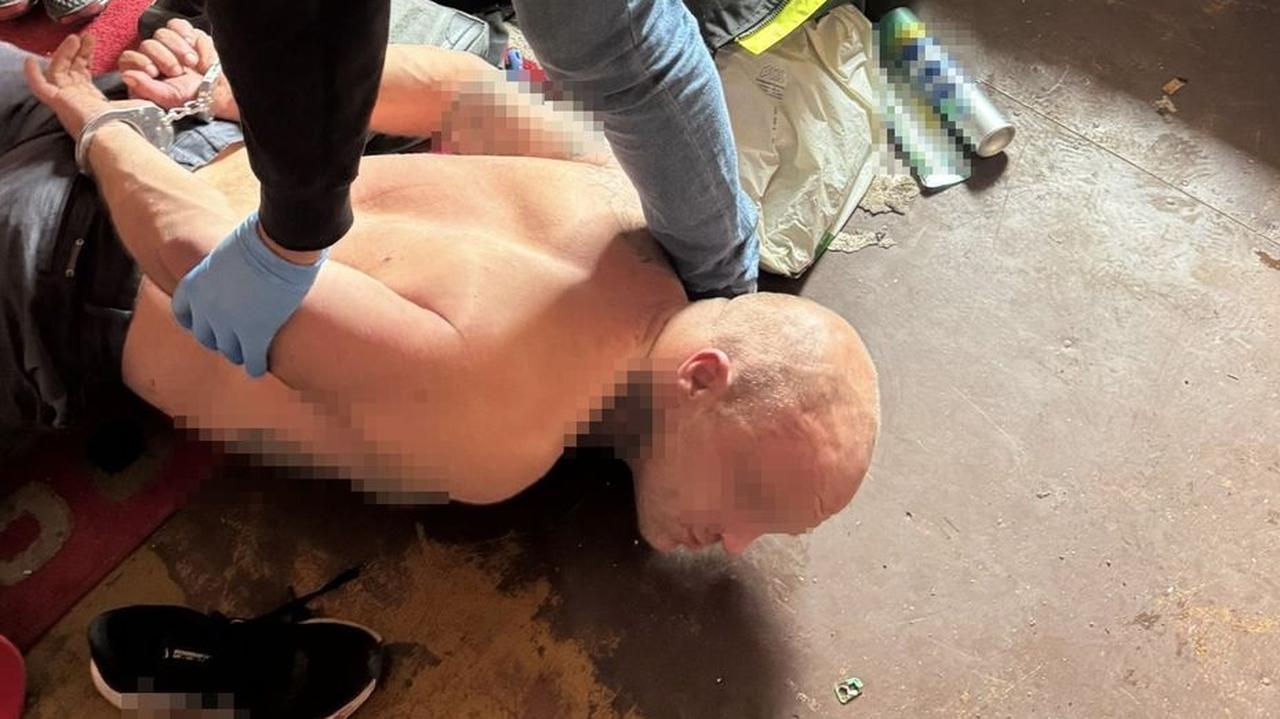 Zobaczyła nad łóżkiem mężczyznę w masce. Włamanie do domu seniorki