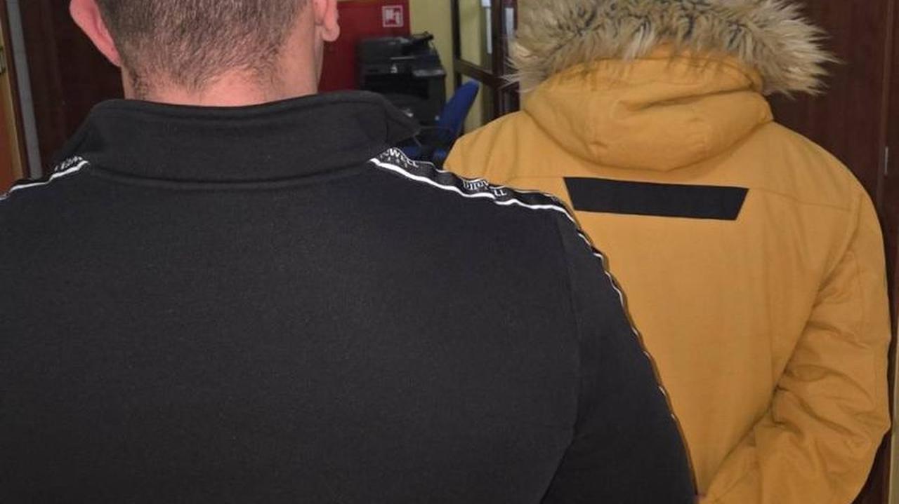 Wyłudził intymne zdjęcia i zażądał pieniędzy