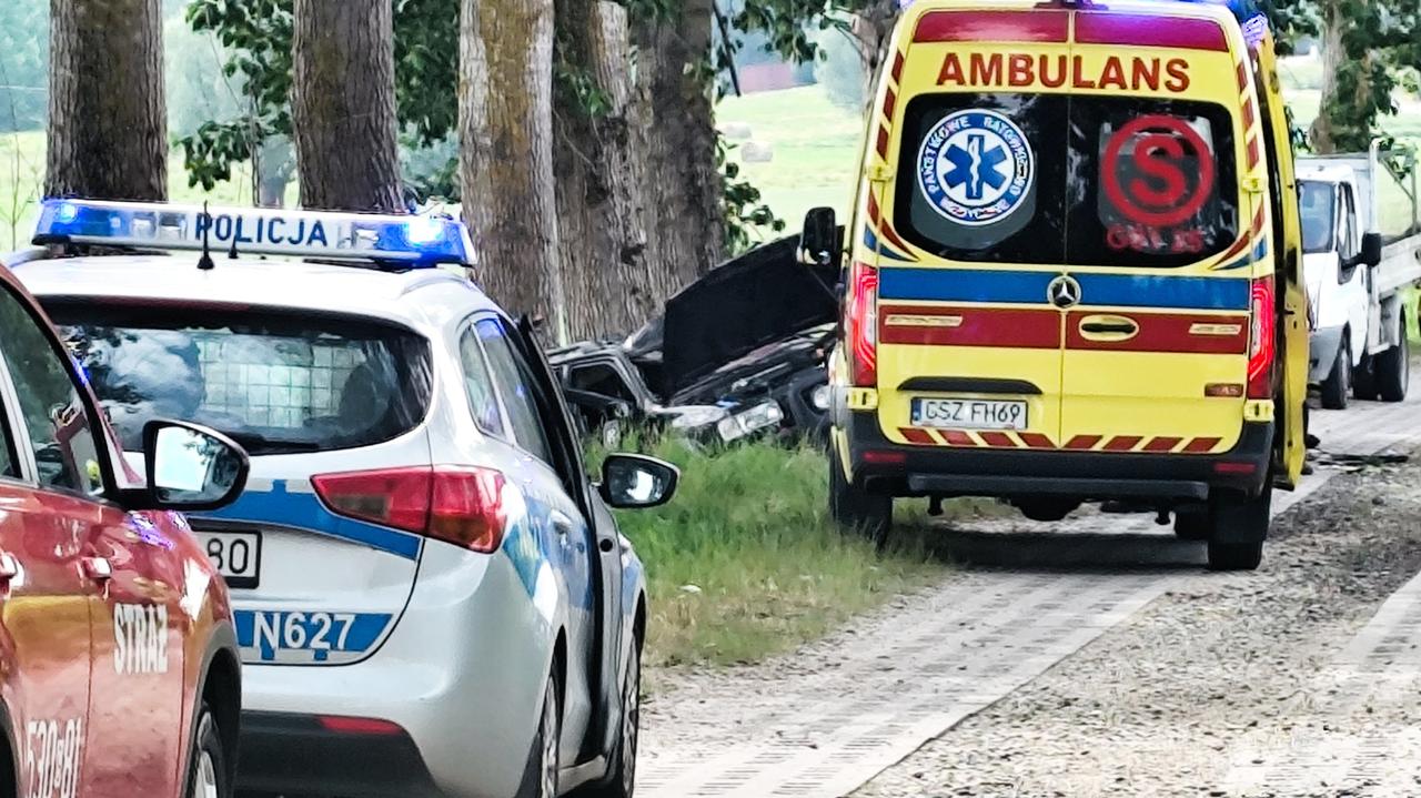 Kierowca uderzył w drzewo. Zginął na miejscu