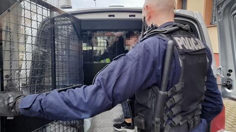 Policjanci interweniowali w sprawie znęcania się nad babcią. Zostali pogryzieni przez podejrzanego