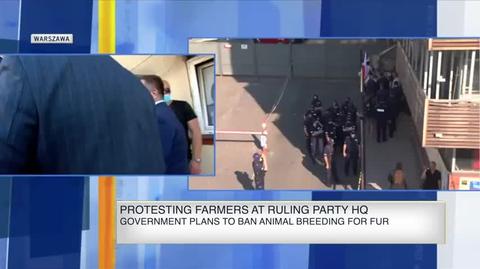 Farmers delegation enter PiS party HQ
