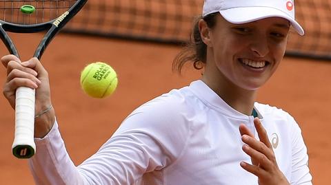 Iga Świątek defeats Nadia Podoroska in the French Open semifinal