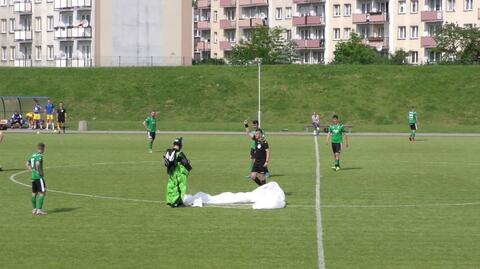Parachutist interrupts Polish soccer match by landing on the pitch