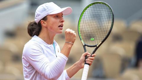 Iga Świątek defeats Nadia Podoroska in the French Open semifinal