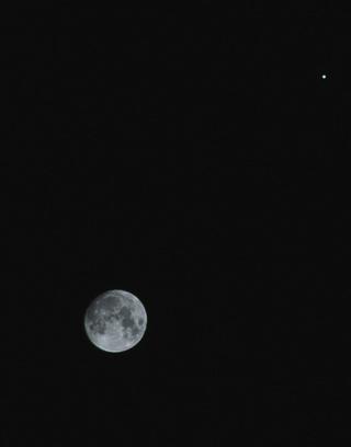 Koniunkcja Księżyca i Jowisza