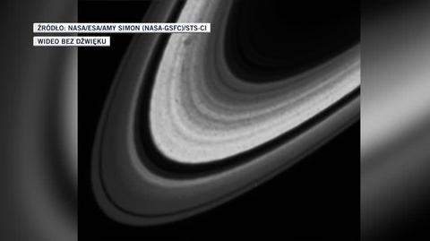 Ciemne "szprychy" w pierścieniach Saturna