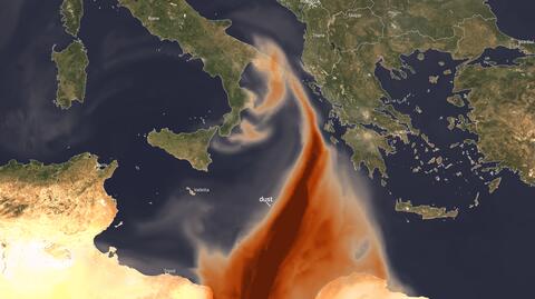 Pył saharyjski nad Atenami. Nagranie z 22 marca 2018 roku