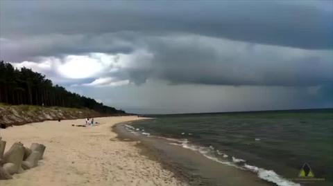 Chmura szelfowa widziana z plaży w Łazach