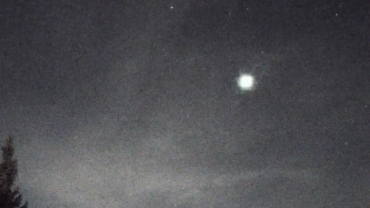 Rozświetlił nocne niebo nad Małopolską. Nagranie