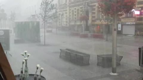 Katowice intensywne opady deszczu przed chwilą 