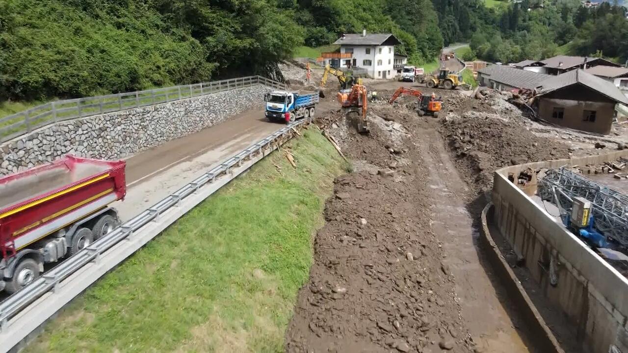 Osuwiska, zalane ulice i pola zamienione w jeziora
