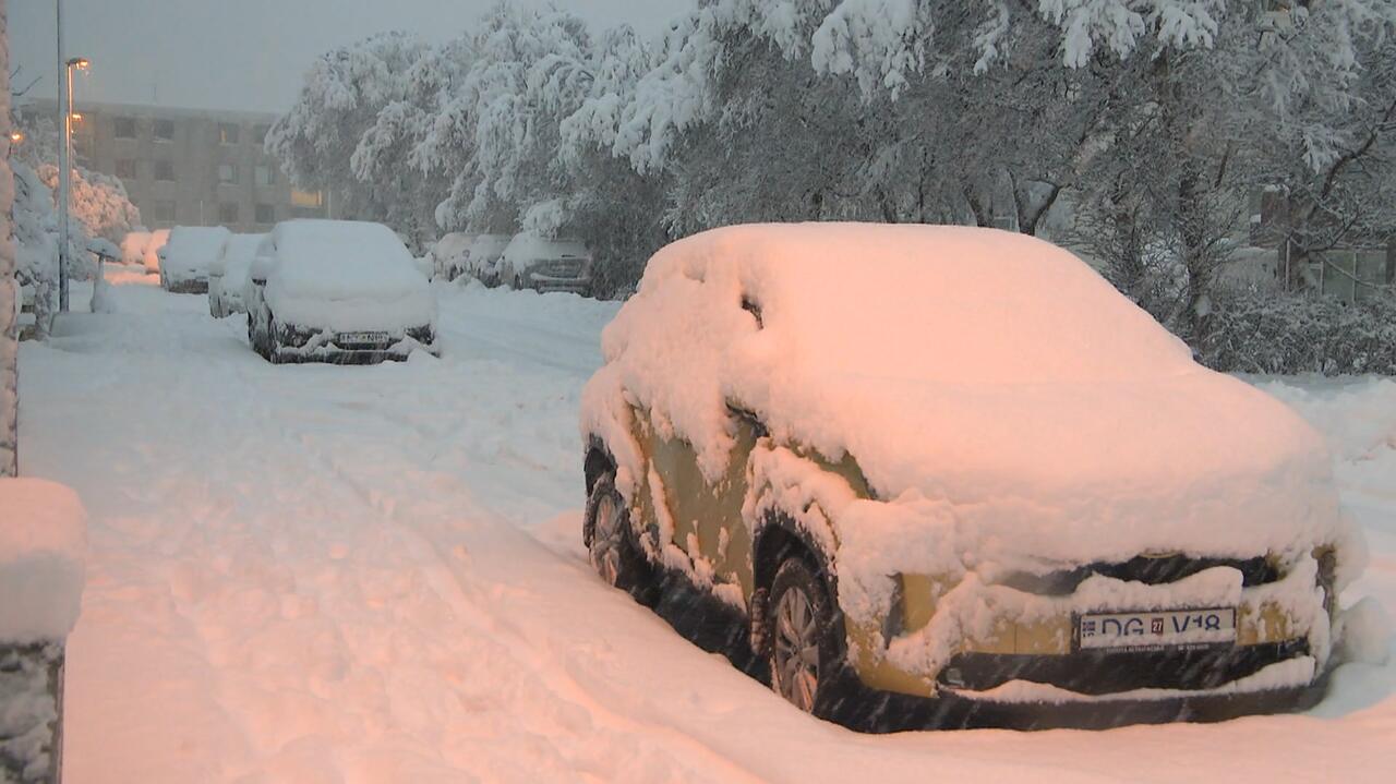Atak zimy na Islandii. Kierowcy porzucali auta