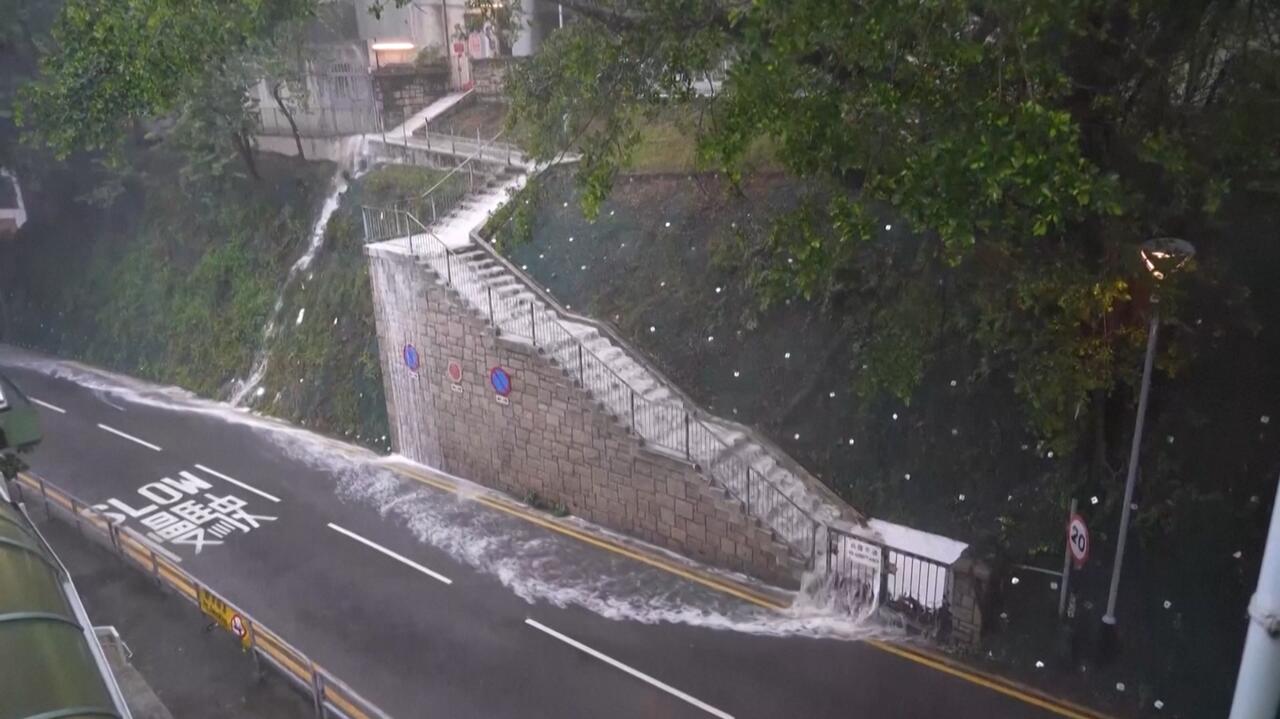 Największa ulewa od ponad stulecia. Woda leje się strumieniami