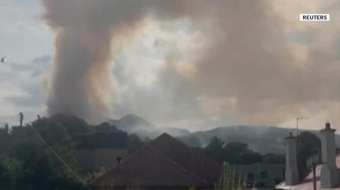 Unoszący się dym z pożaru na wzgórzach Holyrood Park