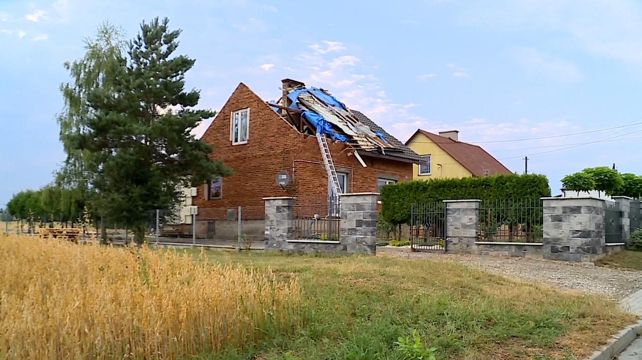 Flooded basements, damaged roofs, no electricity. Supercell passed through Mielec