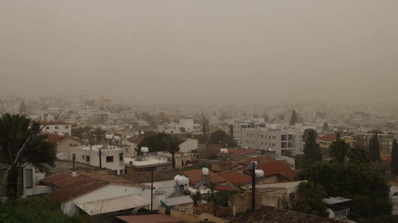 Niebo przybrało kolor sepii, jakość powietrza spadła