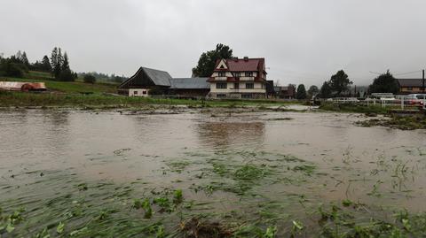 Woda z pól spływa na drogi i posesje w Witowie