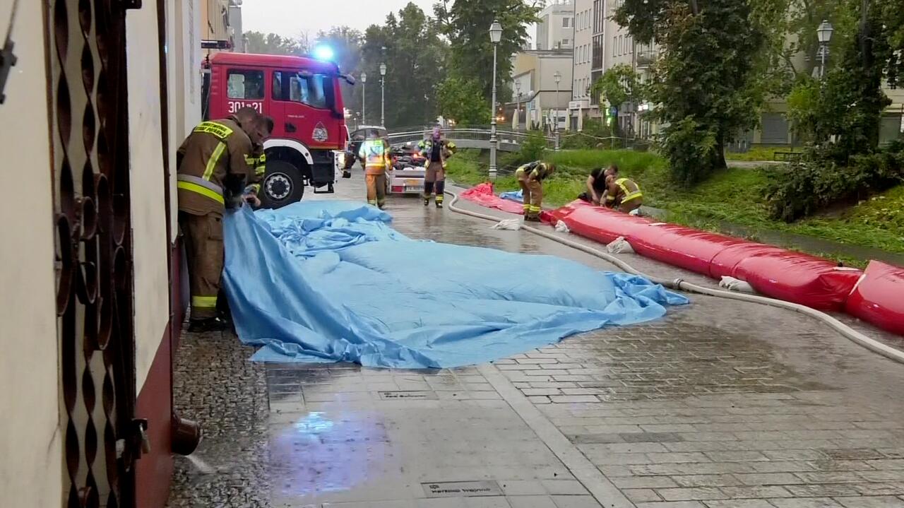 Zalane ulice i piwnice. Kilkaset interwencji po ulewach
