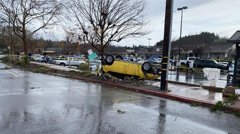 Zniszczenia wywołane przez tornado w Scotts Valley