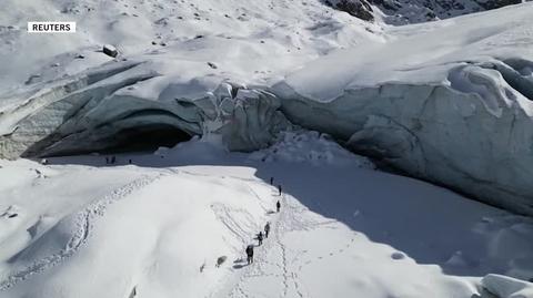 Na lodowcu Morteratschgletscher pojawiły się jaskinie lodowe