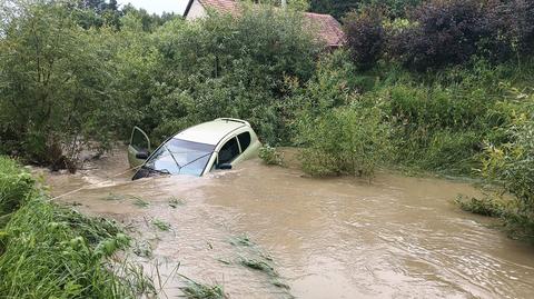 Woda porwała auto w Bieszczadach