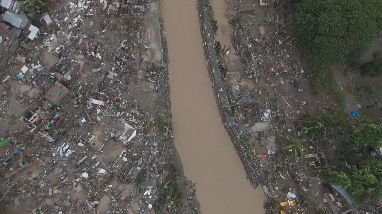Filipiny. Woda i błoto zalały miasta. Coraz więcej ofiar