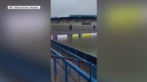 Zalany stadion piłkarski w hrabstwie Shropshire 