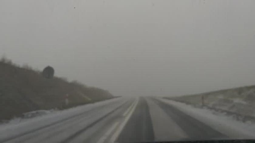 Śnieżyca na drodze 384 pod Dzierżoniowem