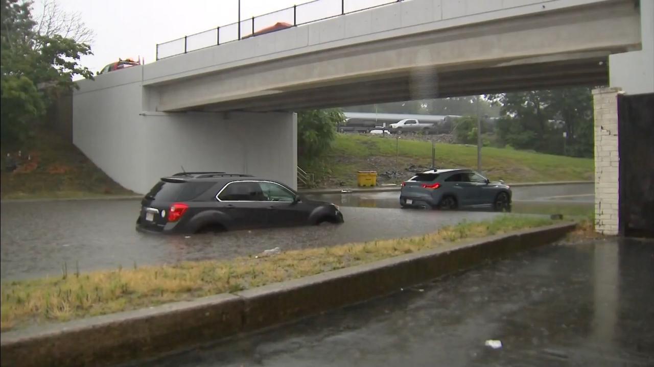 Fale podnosiły samochody. "To było szalone"