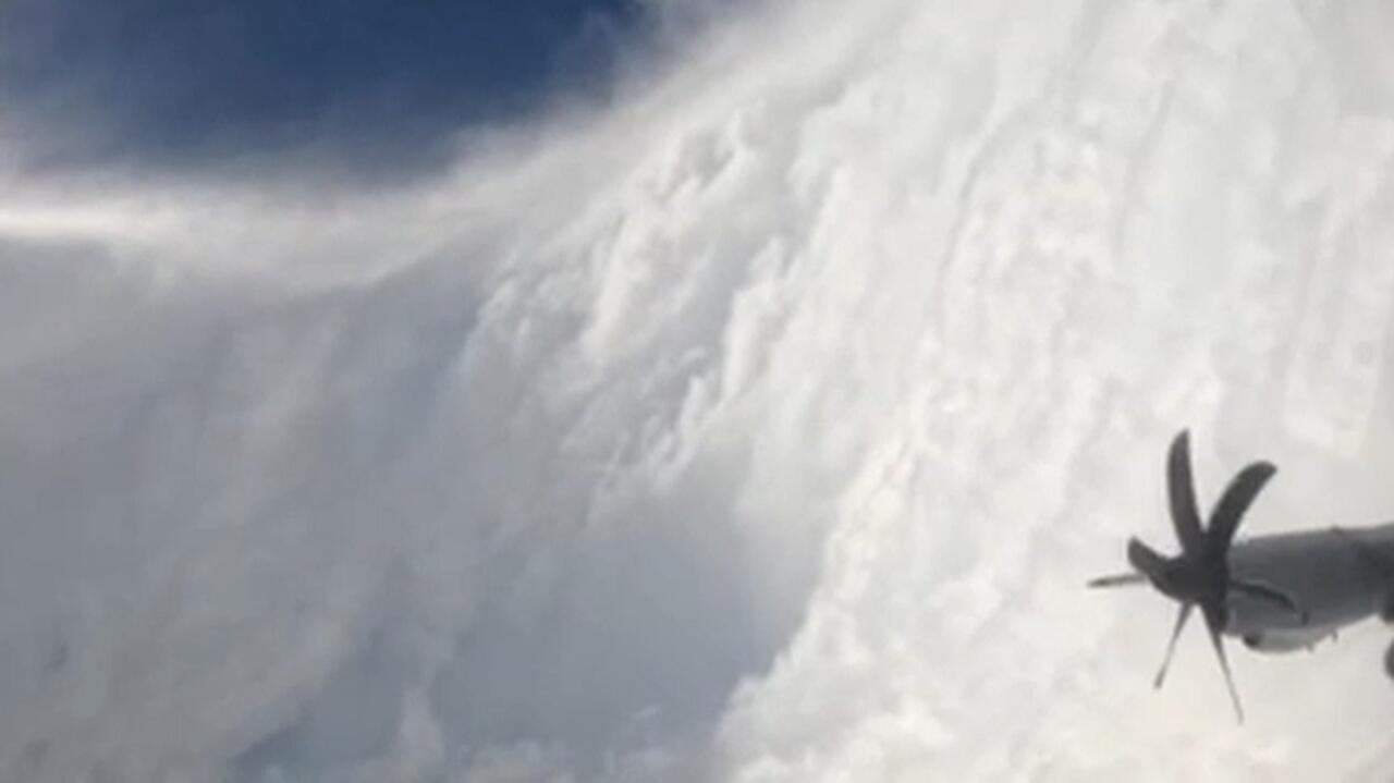 Wlecieli do środka huraganu Melissa. Niezwykłe nagranie