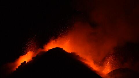 Nocny pokaz potęgi natury. Etna znów przypomina o sobie